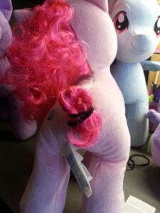 Adding the curl back to Pinkie's tail.